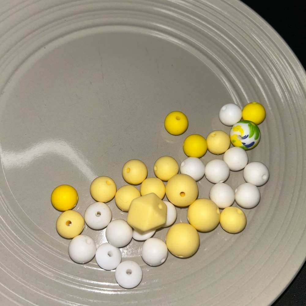 30 Yellow and White Bead Set